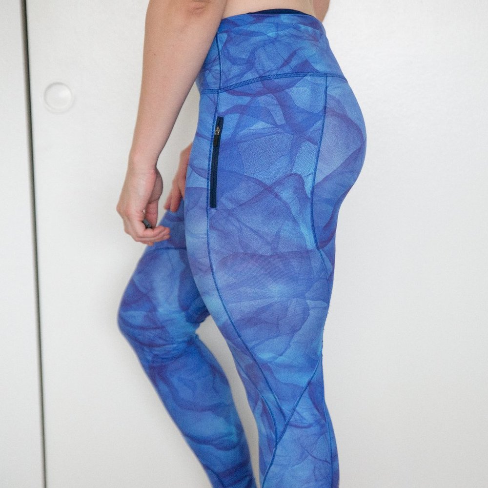 RARE blue watercolor lululemon pockets leggings 6
